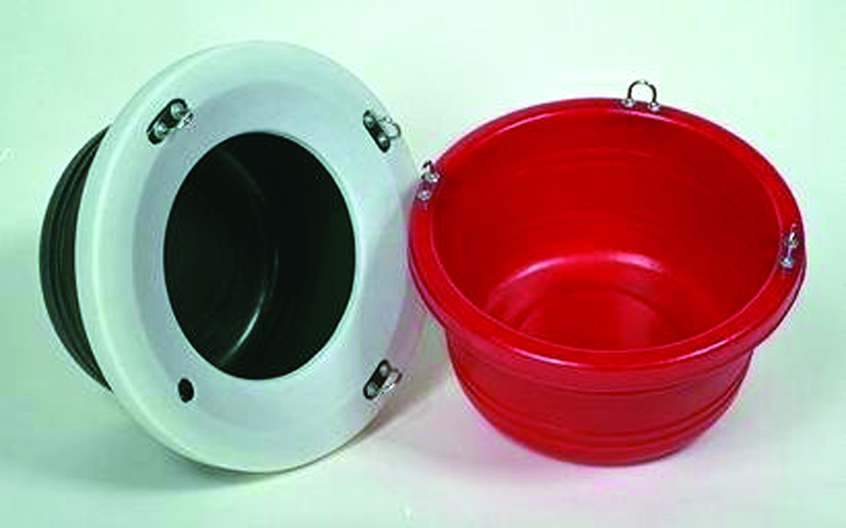 Large Feed Tub 30 qt Red