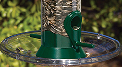 SEED TRAY WITH THREADED PLUG
