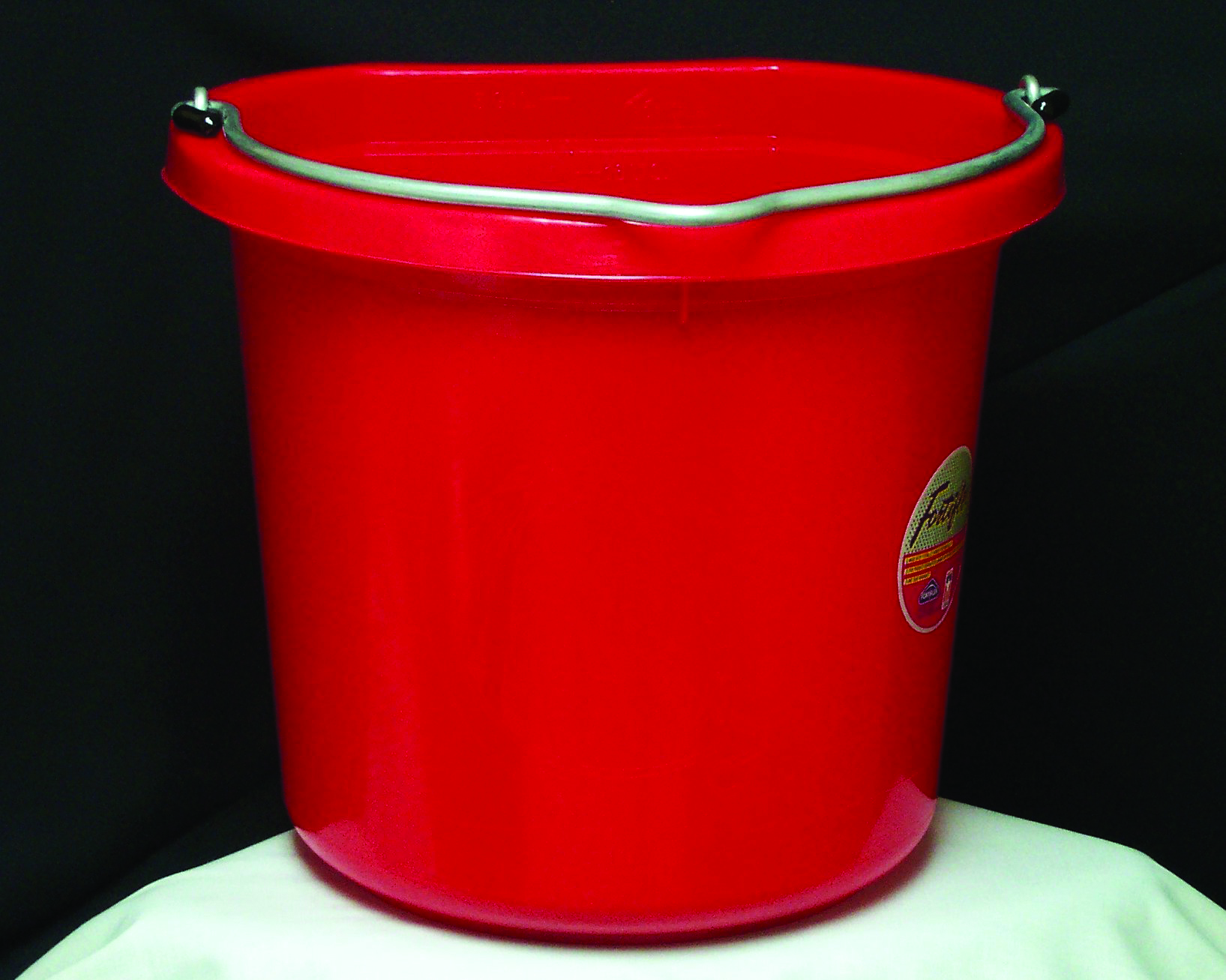 Flat Back Bucket 24qt - Red