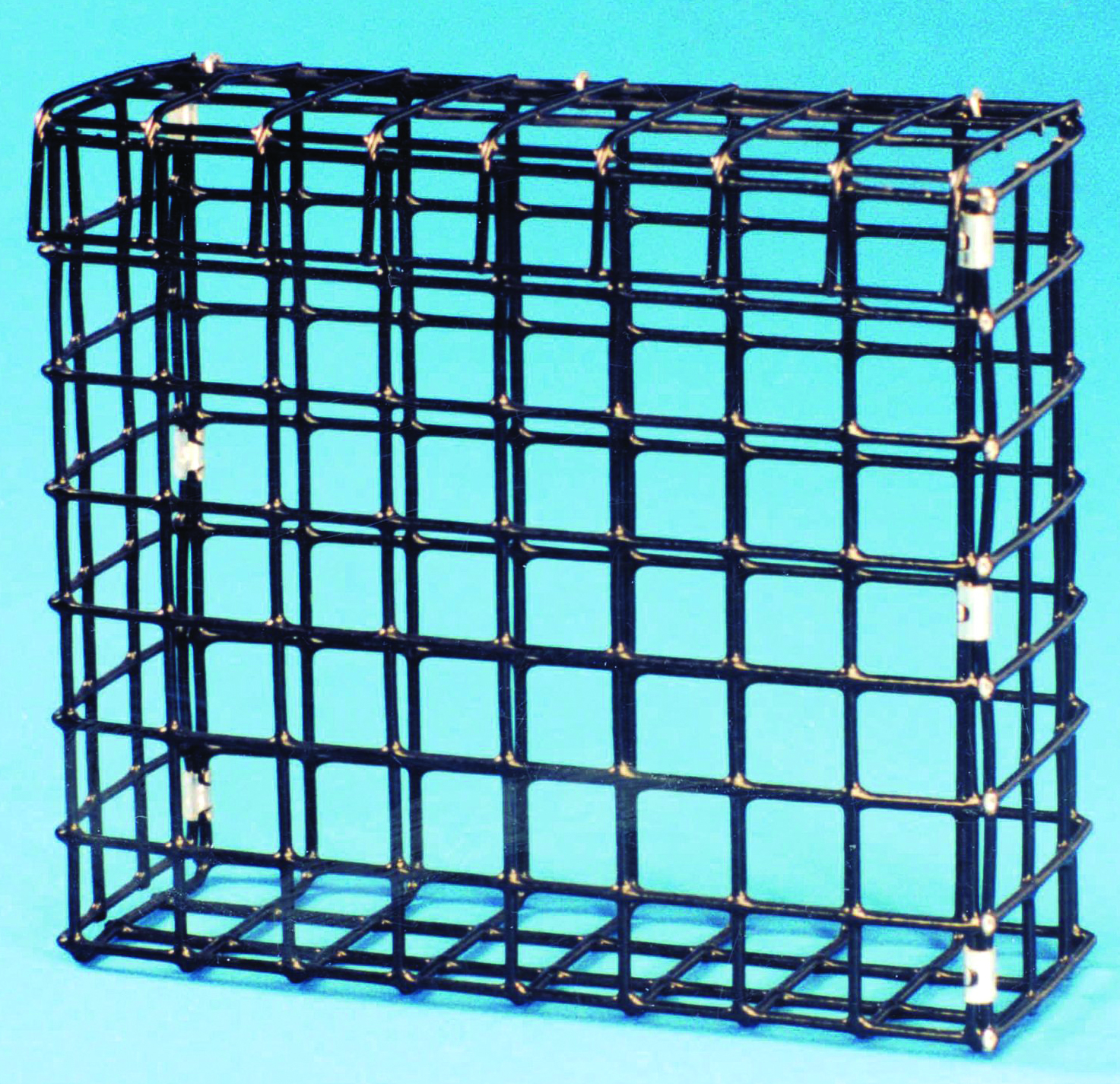 Wire Feeder for Large Suet Cake