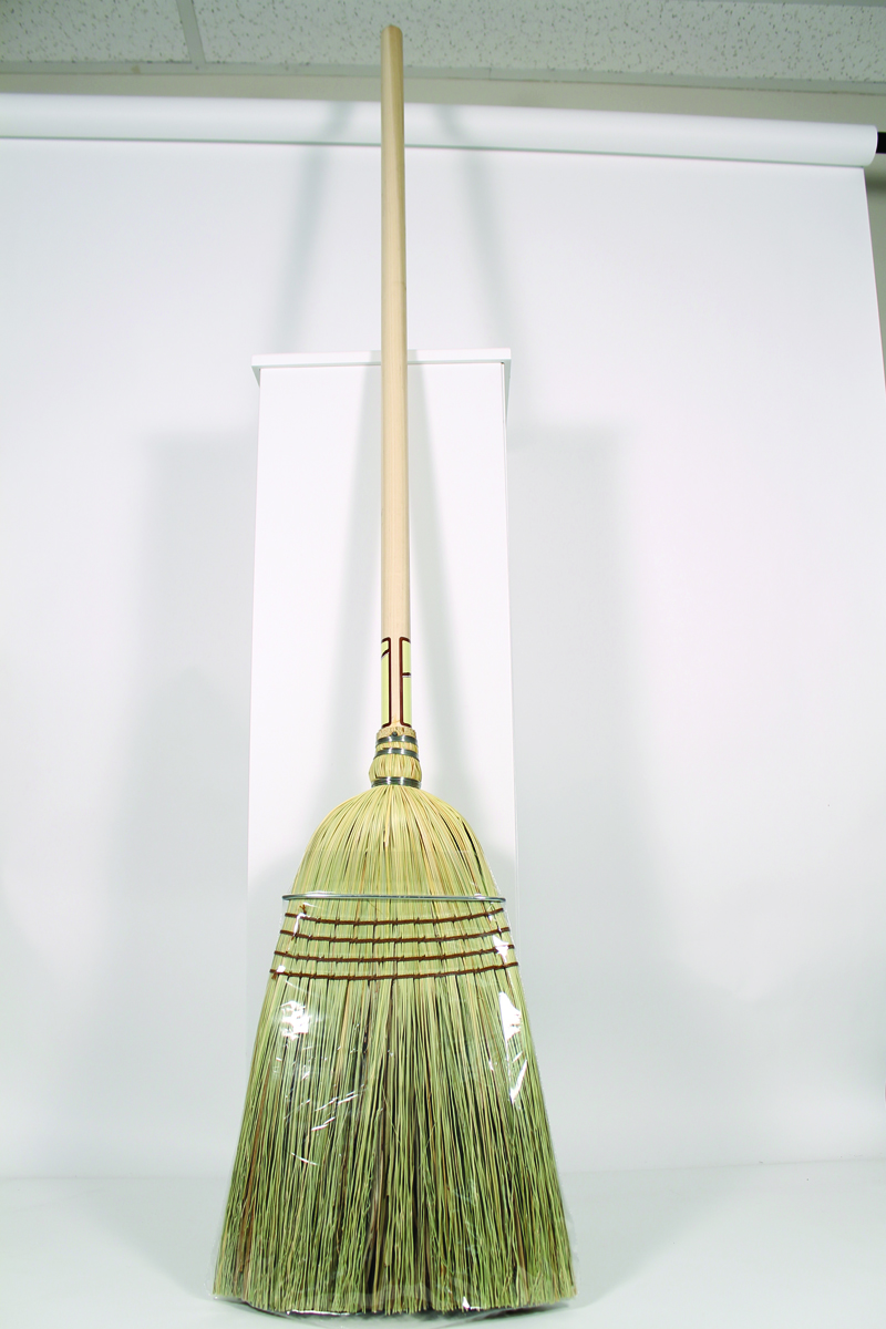 CORN/RATTAN HORSE BARN BROOM