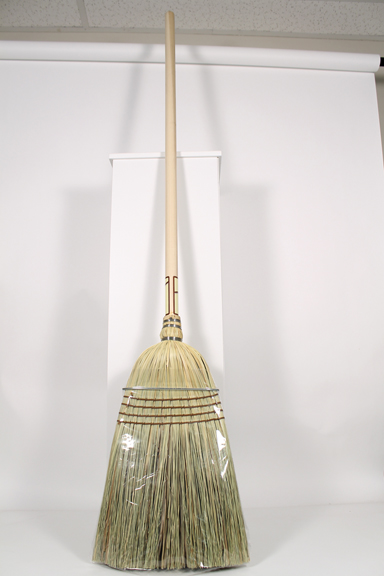 CORN/RATTAN HORSE BARN BROOM